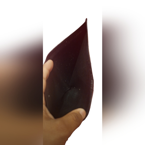 BLACK LV Epi Wallet for men - Picture 7 of 7